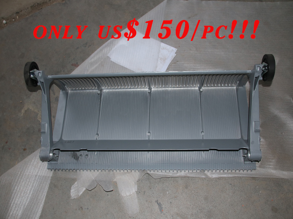 1000mm Gray Escalator Aluminum Step with Φ100*27mm Black Roller